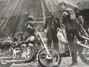 lot 172 image: 6 Historical Black and White Framed Prints