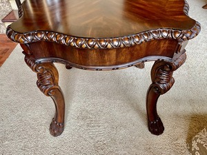 lot 180 image: Gorgeous End Table