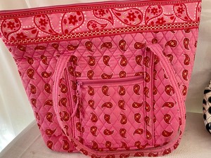 lot 198 image: 2 Quilted Bags