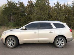 lot 2 image: 2010 Buick Enclave CXL - AWD