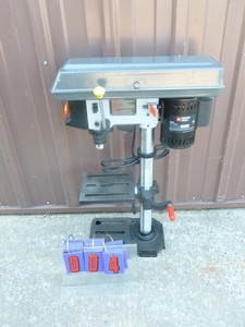 lot 4 image: Porter Cable bench top drill press. New condition. Only one handle. Tested & works. As shown.