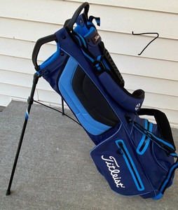 lot 7 image: Titliest  Blue Golf Bag