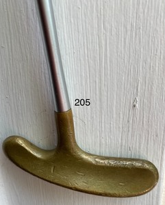 lot 205 image: Titleist Bulls Eye Standard Flange John Reuter Jr. Design w head cover