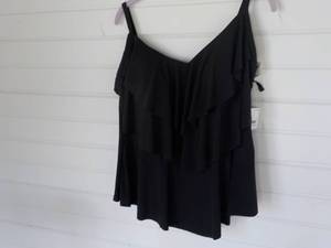 1 Tankini Top and 2 Bottoms size XL...