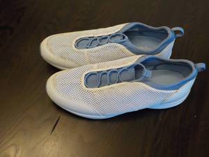 Easy Spirit W Size 11 Almost new...