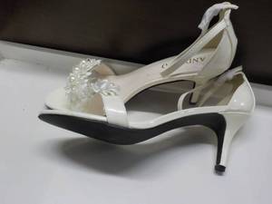 Andiamo Lively Pearl Size 11 Heels...