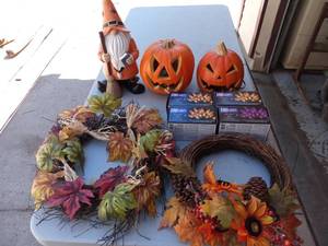 lot 203 image: Fall & Halloween Decor