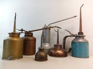 lot 224 image: 6 Vintage Oil Cans