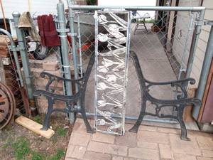 lot 248 image: Vintage Cast Iton Bench W Tulip Back