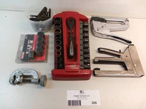lot 266 image: Staples & Craftsmen