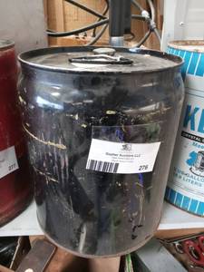 lot 276 image: Vintage 5 Gallon Oil Can