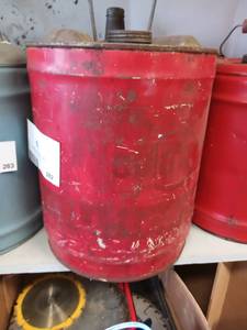lot 282 image: Vintage 5 Gallon Oil Can