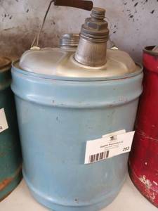 lot 283 image: Vintage 5 Gallon Oil Can