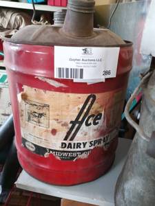 lot 286 image: Vintage Ace Dairy Spray 5 Gallon Oil Can