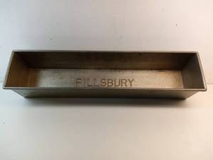 lot 290 image: Rare Antique 1930s 20 Pillsbury Embossed Metal Bread Loaf Pan Advertising Collector Tin (Valued $270)