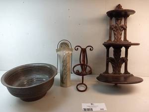 lot 306 image: Unique Decor Ceramics
