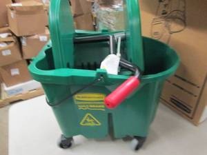 green rubbermaid wavebreak mop buck...
