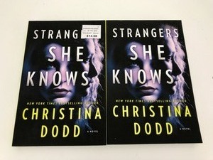Christina Dodds Strangers She Knows - Paperback Book