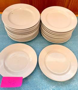 lot 48 image: Lot of 25 White Buffet Plates