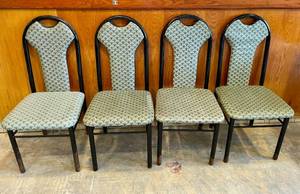 lot 37 image: Lot of 4 Upholstered Restaurant Chairs