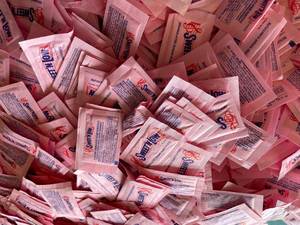 lot 60 image: HUGE Lot of Sweet & Low Sweetener Packets