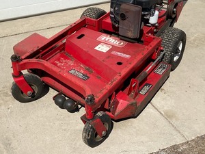 lot 4 image: Toro Walk-Behind Lawn Mower