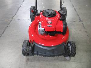 lot 31 image: Troy-Bilt 21 in. 140 cc 550ex Series Briggs & Stratton Gas Walk Behind Push Mower with 2-in-1 cutting TriAction Cutting System TB110