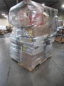 lot 207 image: WHOLESALE MIXED PALLET OF INDOOR LIGHTING, TOILET SEATS AND SMALL HOUSEWARES