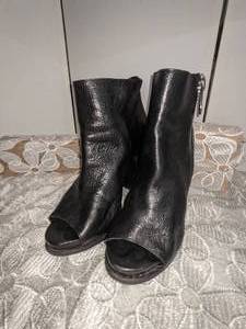 BCBG Eneration Rocco Black Leather Peep Toe Booties Sz 8 12