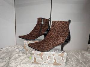 Donald Pliner Spain Brown Suede Leopard Lola Ankle Boots 9M  2 34 Heel