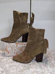 Banana Republic Suede Bootie Sz 7