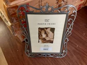 (24 ct.) Uniek Inc. New in Box Sava...
