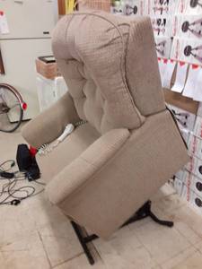 Recliner Lift Chair Works See Pho...