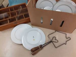 Mystique Celebrity Fine China, & Sh...