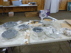 lot 18 image: NEW Goodful Ceramic Cookware Set