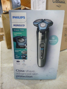 lot 25 image: NEW Philips Norelco Shaver 7100