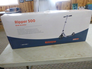 lot 30 image: NEW Retrospect Ripper 500 Kick Scooter