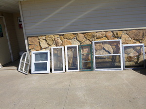 lot 49 image: 7 Windows