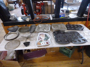 lot 52 image: Miscellaneous Bakeware