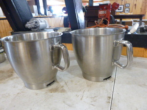 lot 61 image: 2 Mixing Bowls