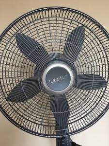 Lasko Oscillating Fan With Temp Control