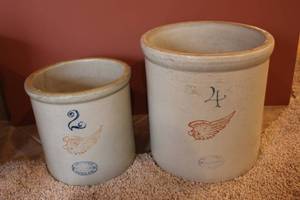 lot 33 image: 4 Red Wing Crocks
