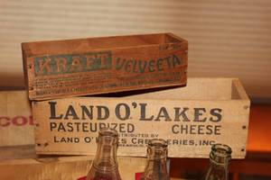 lot 71 image: Vintage containers