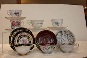 lot 107 image: Tea Cups and Saucers