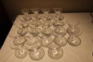 lot 112 image: Delicate Dandelion seed Glassware
