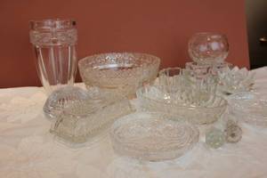 lot 114 image: Glassware