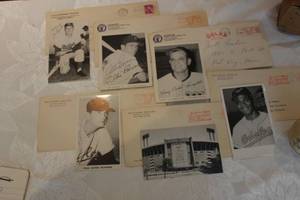 lot 128 image: Baseball collection with pictures