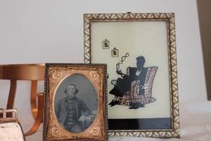 lot 148 image: Antique dcor