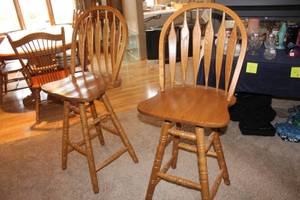 lot 186 image: Barstools