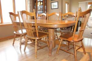 lot 189 image: Dining room set